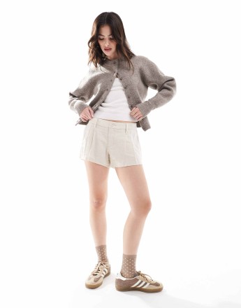 Hollister low rise linen short in oatmeal