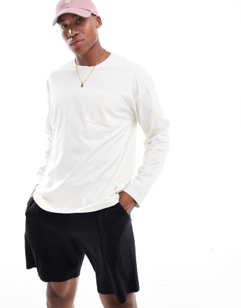 New Look long sleeved oversized pocket t-shirt in off white