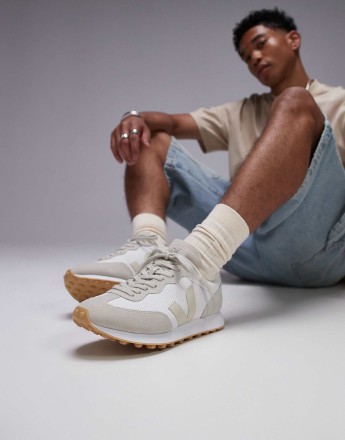 VEJA Rio Branco suede trainer in white pierre natural alveomesh
