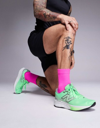New Balance 520 running trainers in green