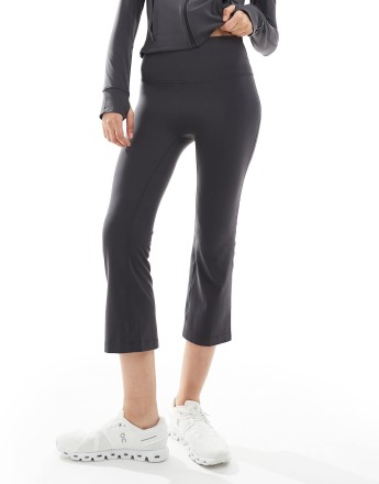 Agon Capri leggings in graphite grey