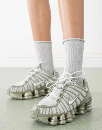 Nike Shox TL trainers in green
