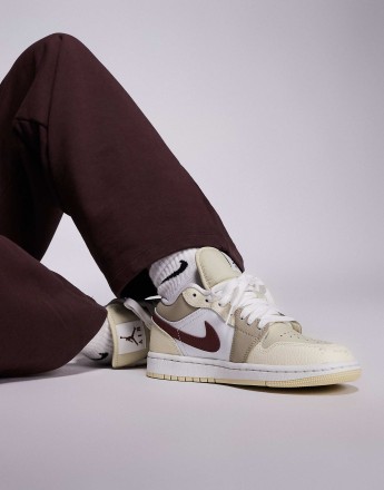 Nike Air Jordan 1 Low SE trainers in white and brown