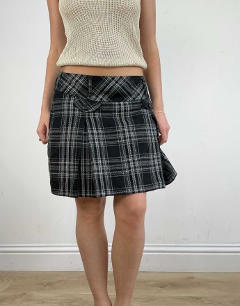 Vintage checkered skirt in black