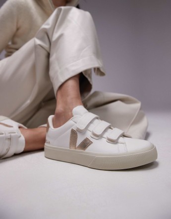 VEJA Recife trainer in white/metallic
