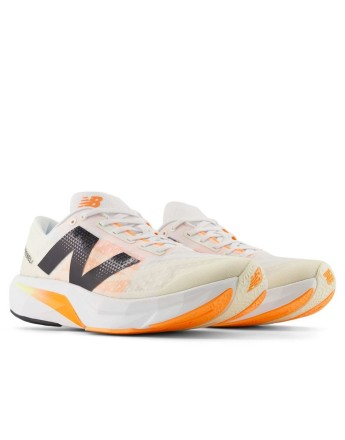 New Balance Fuelcell rebel v4 trainers in white