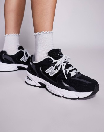 New Balance 530 trainers in black