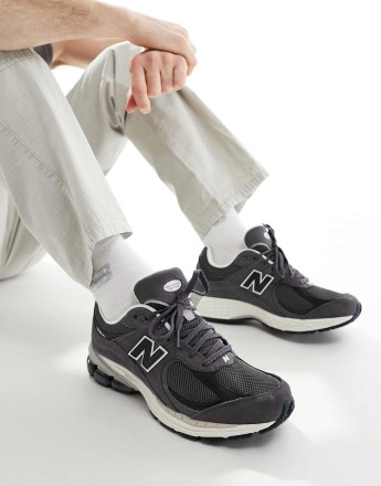 New Balance 2002 trainers in grey