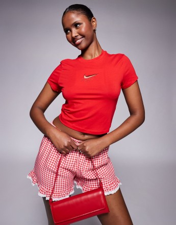 Nike Chill Valentines Day baby cropped t-shirt in red