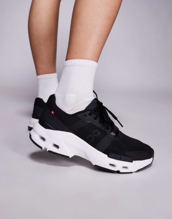ON Cloudpulse training trainers in black and white