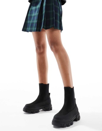 ONLY chunky sole pull on boots in black