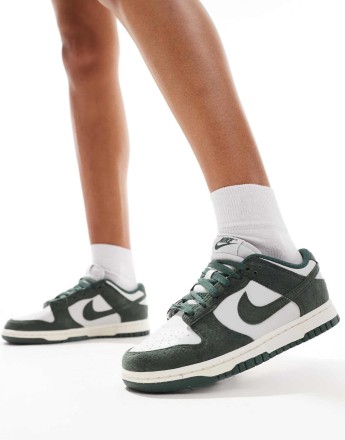 Nike Dunk Low trainers in white and green