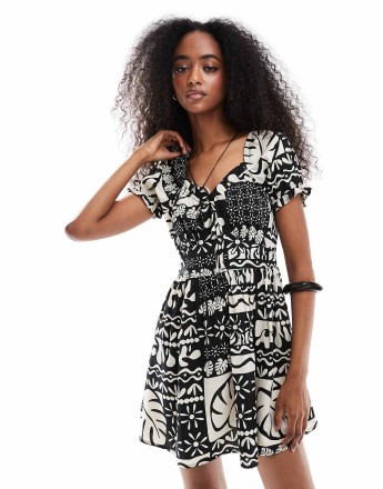 Wednesday's Girl puff sleeve printed smock mini dress in black