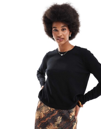 Vero Moda Tall round neck knitted jumper In black