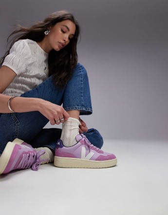 VEJA V-90 trainer in pink