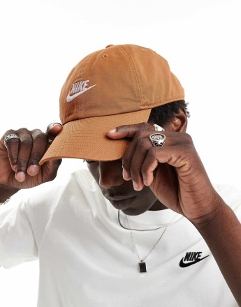 Nike Club cap in brown