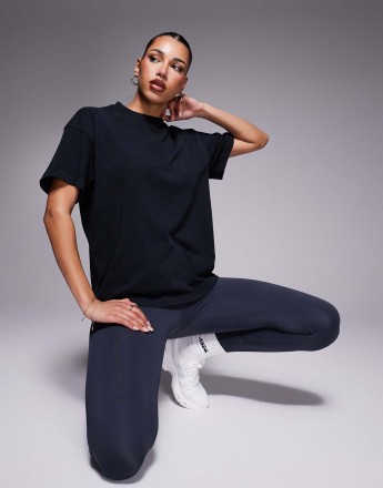 4505 Icon heavyweight cotton oversized t-shirt with quick dry finish in washed black